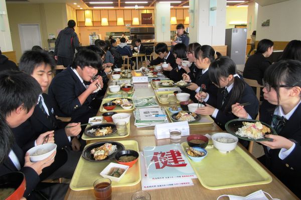 北海道留寿都高校の生徒さんが福祉施設の見学に来てくれました
