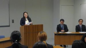 ４．	訪問団挨拶　教育文化学部　佐々木学部長