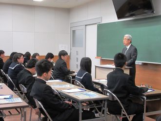 北海道月形高等学校生徒さんの見学風景