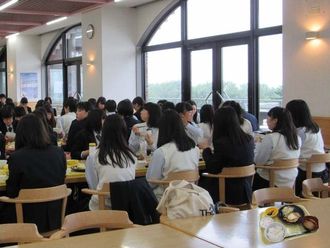 北海道室蘭東翔高等学校生徒さんの見学風景