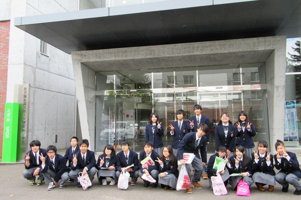 北海道留寿都高校の生徒さんが福祉施設の見学に来てくれました