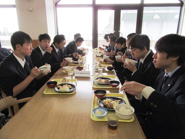 北海道岩見沢緑陵高等学校の生徒が大学での学びを体験しました